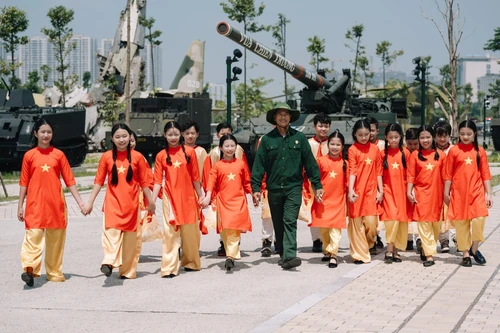 Xúc động và tự hào cùng MV "Vút bay lên Việt Nam"