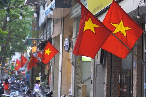 Tuyến phố ẩm thực Nguyễn Văn Tuyết thu hút sự quan tâm của đông đảo giới trẻ 