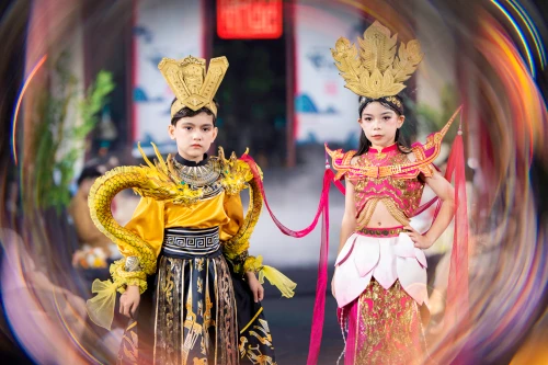 Nhà thiết kế Nhật Thực gây ấn tượng khi đưa kho tàng truyện cổ tích Việt vào thời trang