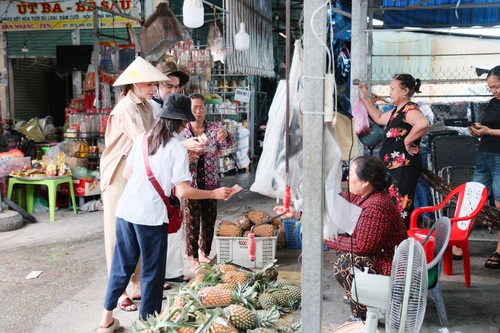 Hồ Ngọc Hà viết tiếp những chuyến đi thiện nguyện 
