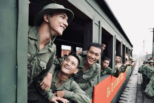 Phát vé miễn phí xem "Mưa đỏ" và "Tử chiến trên không"