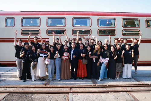 Thí sinh "Tiếng hát Hà Nội 2025" đi tàu trải nghiệm văn hóa Thăng Long – Kinh Bắc