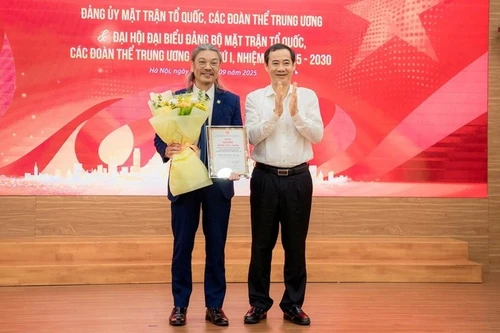 Trao giải cuộc thi sáng tác logo Đảng ủy và logo Đại hội Đảng bộ Mặt trận Tổ quốc lần thứ I