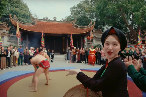 Mang cả làng đi quay MV, rủ Xuân Hinh hát Rap, MV "Bắc Blinh" của Hòa Minzy lọt Top "triệu view"