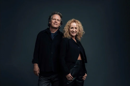 Nhóm song tấu huyền thoại Secret Garden gửi lời chào khán giả Việt Nam