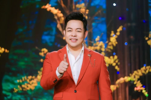 Quang Lê ra MV Tết gửi gắm nỗi lòng của người con xa mẹ