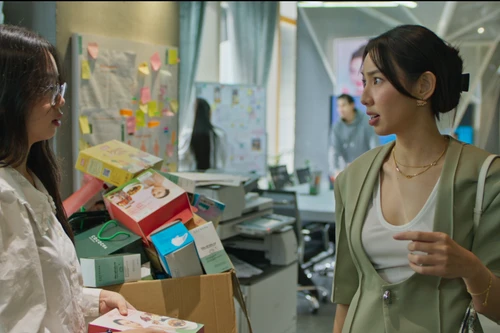 Quyền Linh là nhân vật chính đóng với Thùy Tiên trong phim điện ảnh "Chốt đơn"