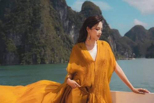 Hoa hậu Lê Hoàng Phương hóa "nàng thơ" của NTK Lê Thanh Hòa