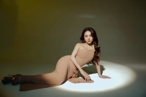 Bước ra từ “Tiếng hát Hà Nội”, Khánh Thy tự tin viết tiếp giấc mơ âm nhạc