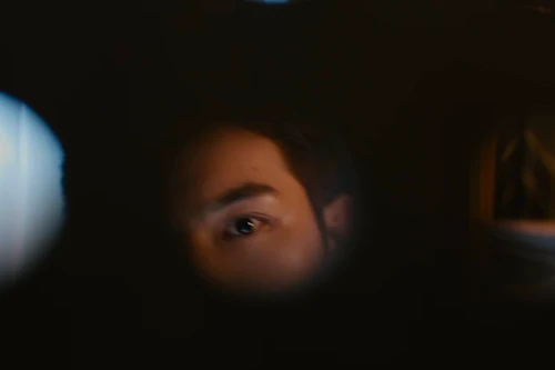 Những hình ảnh thót tim đầu tiên về phim kinh dị lấy cảm hứng từ trò chơi "trốn tìm"