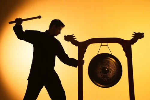 Tuấn Ngọc chơi cồng chiêng, đánh trống, thổi sáo...trong MV “Hào khí Việt Nam”