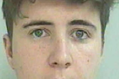 Đóng giả đàn ông, "quan hệ" cùng lúc với 3 thiếu nữ