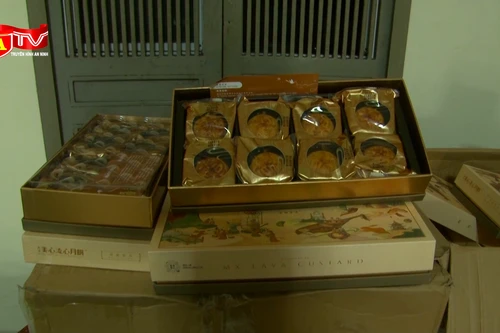 Cận cảnh gần 1.000 chiếc bánh Trung thu trứng chảy nhập lậu đang “hot” trên thị trường