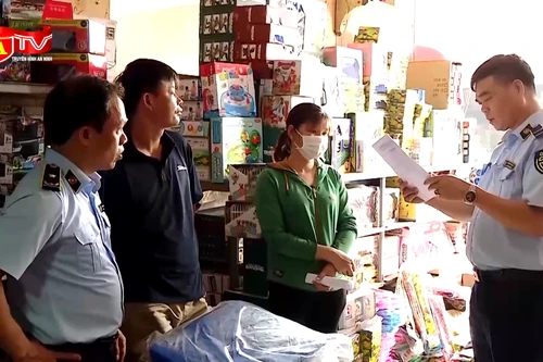 Ra quân kiểm soát thị trường hàng hóa dịp Tết Trung thu