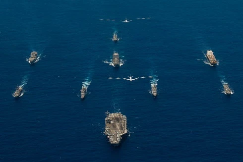 [ẢNH] Tàu sân bay Mỹ ‘khoe cơ bắp’ răn đe, sau khi Iran suýt bắn hạ ‘ong bắp cày’ F/A-18