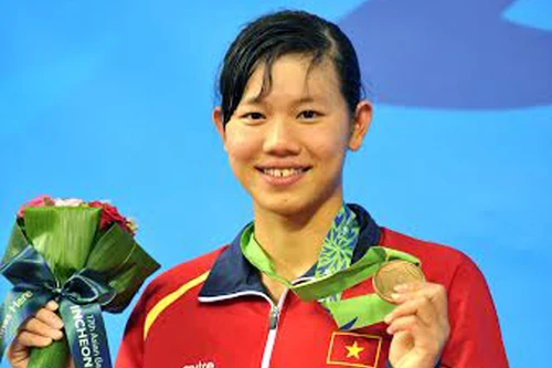 Đại úy - kình ngư Ánh Viên lập cú đúp “VĐV tiêu biểu của năm“