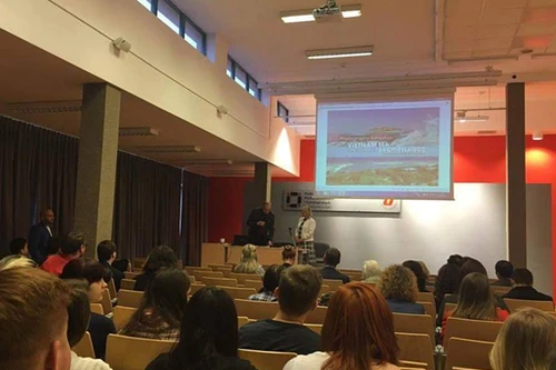 Triển lãm ảnh và tọa đàm tại Ba Lan về chủ quyền biển đảo Việt Nam