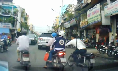 Bắt giữ tên cướp giật táo tợn trên đường phố bị camera ghi lại được