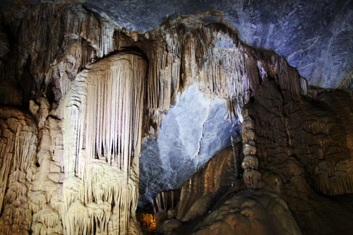 Ngỡ ngàng vẻ đẹp kỳ ảo của "hoàng cung trong lòng đất"