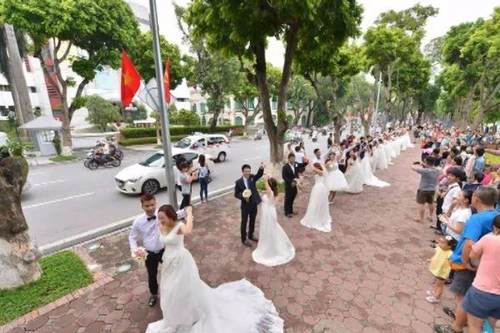  30 cặp đôi tham gia album cưới tập thể