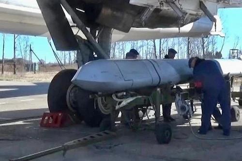 Tên lửa hành trình Kh-101 Nga có cụm thiết bị gốc Mỹ? 