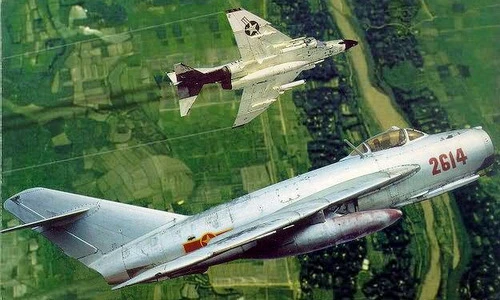 MiG 17 Việt Nam hạ gục F-105 'Thần sấm' và F-4 'Con ma' khiến Mỹ bàng hoàng