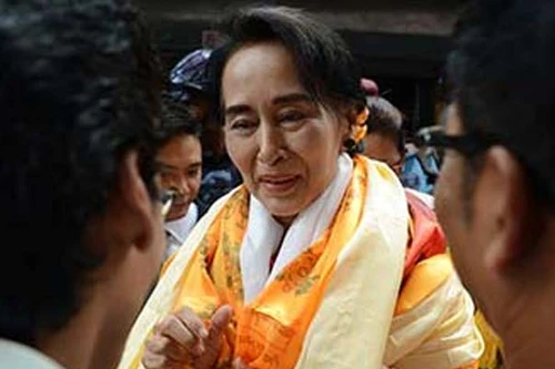 Bà Aung San Suu Kyi phải phẫu thuật đục thủy tinh thể