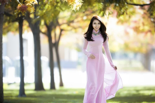 Hoa hậu Jennifer Chung khoe vẻ đẹp tinh khôi với áo dài đón năm mới