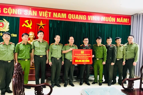 Công an Hà Nội trao tặng 600 triệu đồng ủng hộ nhân dân, Công an tỉnh Hà Tĩnh khắc phục thiệt hại mưa lũ