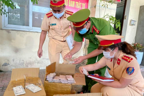 Thu giữ lô hàng linh kiện điện thoại gần 1 tỉ đồng không rõ nguồn gốc trên tàu hỏa