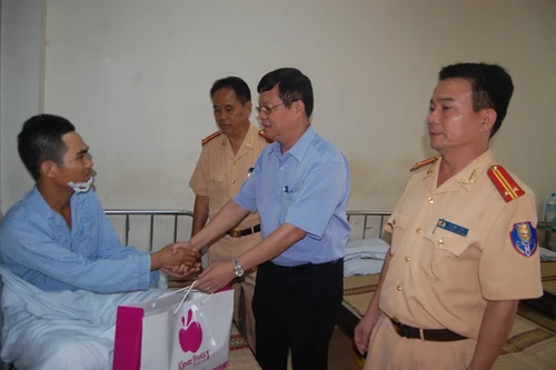 Phó Giám đốc CATP Hà Nội biểu dương tấm gương CSGT dũng cảm