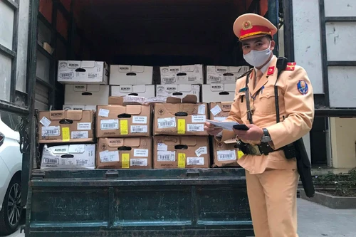 (Video) CSGT kiểm tra hơn 1 tấn thịt bò Canada hết hạn sử dụng