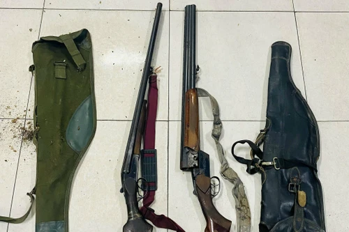 Thu hồi 2 khẩu súng săn của người dân tự nguyện giao nộp