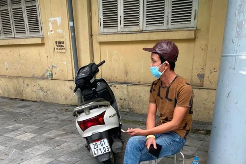 Chiếc xe máy không rõ nguồn gốc, bị phát hiện tại chốt kiểm soát Covid-19