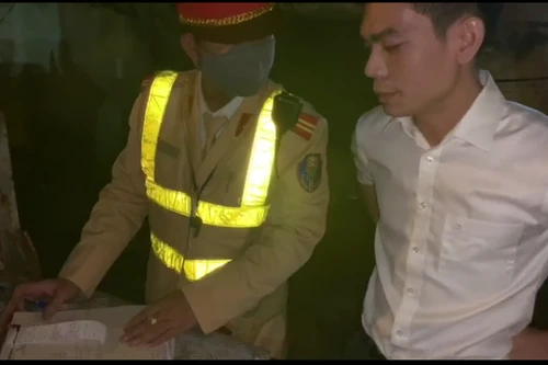 Phạt hơn 40 triệu đồng, lái xe vi phạm nồng độ cồn và không có Giấy phép lái xe