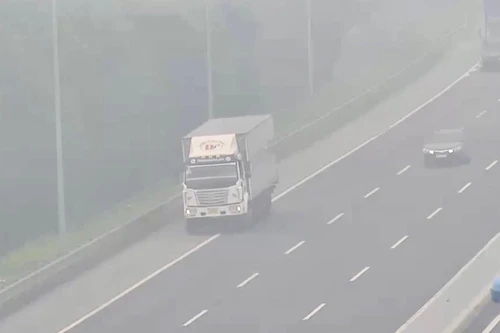 Xử lý nghiêm tài xế lùi xe trên cao tốc Hà Nội - Quảng Ninh