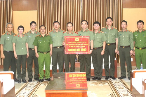 Thêm nguồn lực giúp nhân dân, CATP Đà Nẵng chống chọi với bão số 9