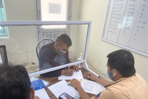 'Chót' đi ngược chiều trên cao tốc, tài xế lĩnh mức phạt 17 triệu đồng 