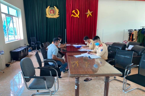 Đi ngược chiều trên cao tốc, lái xe bị xử lý nghiêm