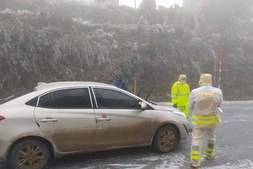 Đường đóng băng, cẩn trọng tai nạn liên hoàn khi đi ngắm tuyết