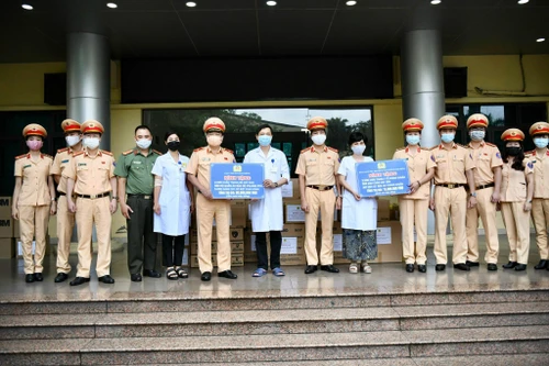 Cục CSGT đồng hành cùng y, bác sỹ tuyến đầu phòng chống dịch 