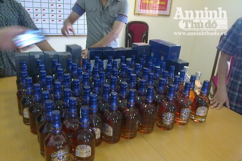 Rượu Tây nhập lậu giá bèo, đến nhà hàng thành giá "cắt cổ"