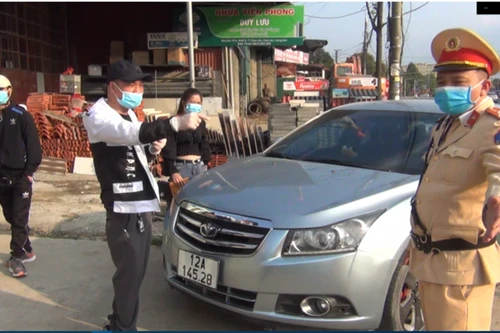 Phạt 40 triệu đồng lái xe vi phạm còn livestream trên mạng xã hội