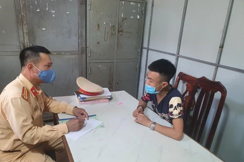 Truy nóng đối tượng tàng trữ ma túy trên cao tốc