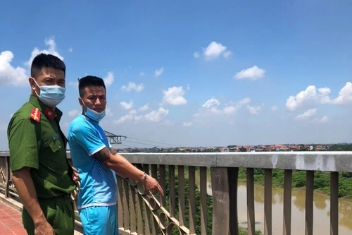 Những hình ảnh 'độc' về hành trình phi tang chứng cứ của 'siêu trộm' 350 cây vàng ở Sơn Tây