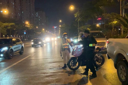 Công an Hà Nội mật phục, vây bắt hàng chục đối tượng điều khiển xe máy phân khối lớn rú ga, lạng lách trên đường Võ Chí Công