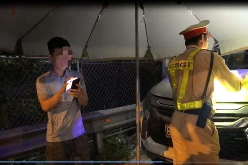 Phạt 11 triệu đồng lái xe Mercedes đi với vận tốc gần 200km/h