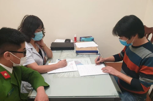 Xử phạt quán cà phê tại phố cổ mở cửa đón khách bất chấp Covid-19