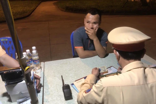 Nhiệt tình hết mình trong tiệc sinh nhật bạn, lái xe dương tính ma túy