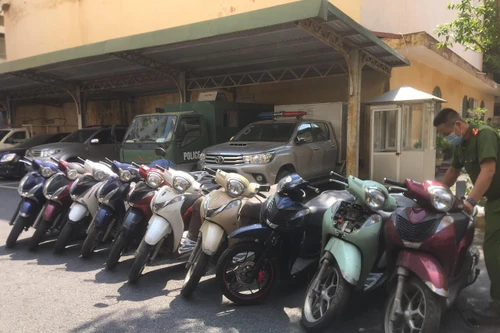 Clip Cảnh sát hình sự hoá trang quật ngã đối tượng trộm xe SH